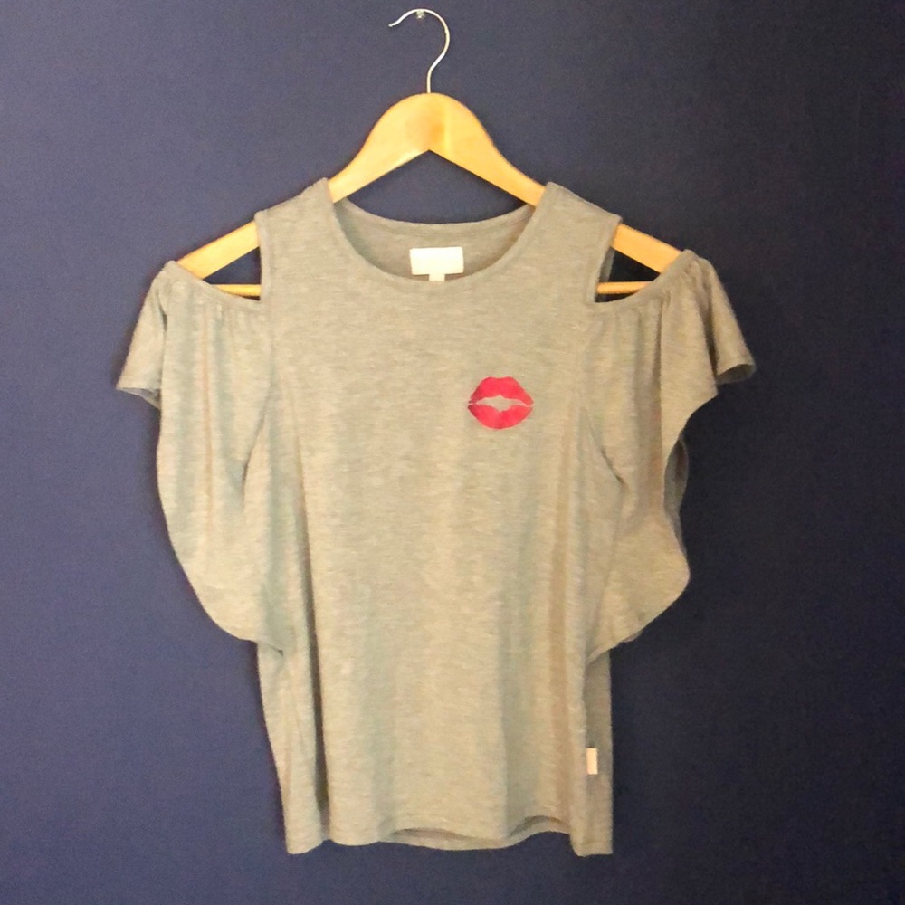 BCBG Girls grey cold shoulder tee with 👄